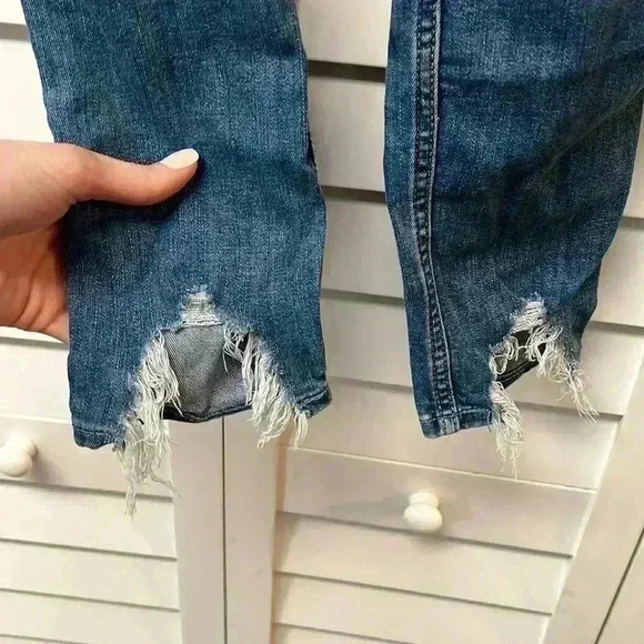 Hollister Curvy High Rise Super Skinny Jeans - Size 25”x28” - Picture 5 of 5